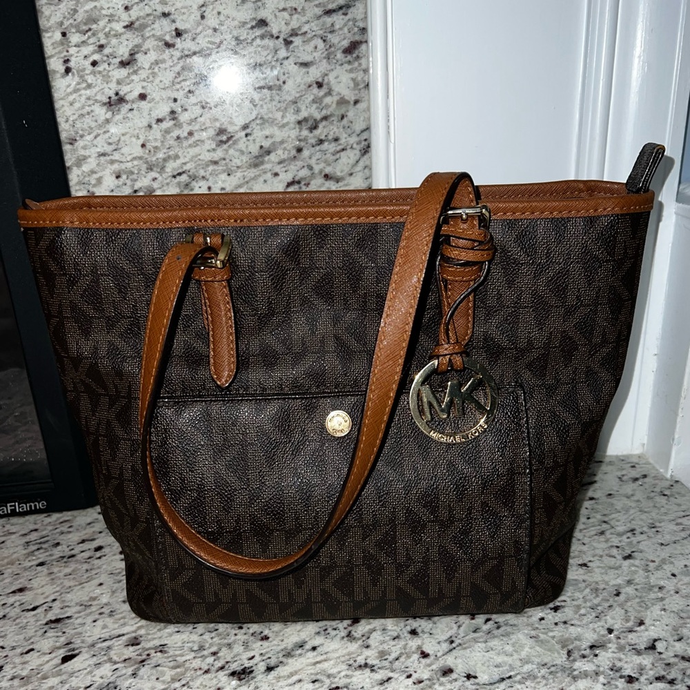 Michael Kors Jet Set Snap Pocket Tote Bag